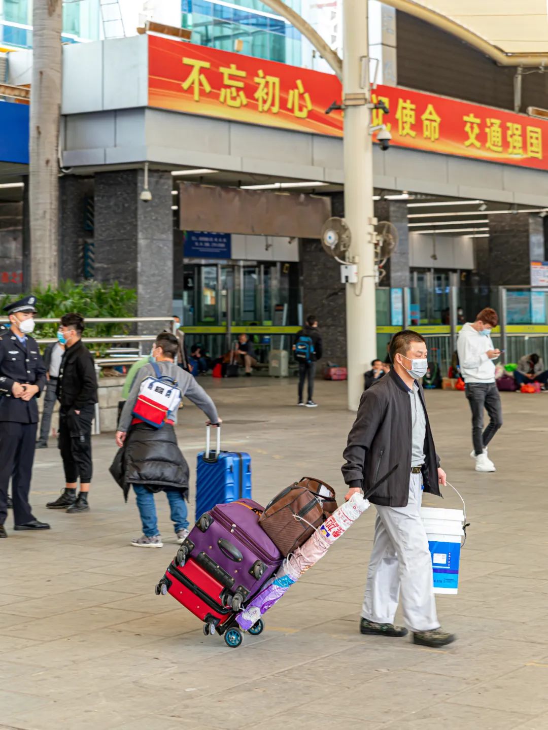 「广州春运返乡图鉴」，你今年回家过年吗？休闲区蓝鸢梦想 - Www.slyday.coM