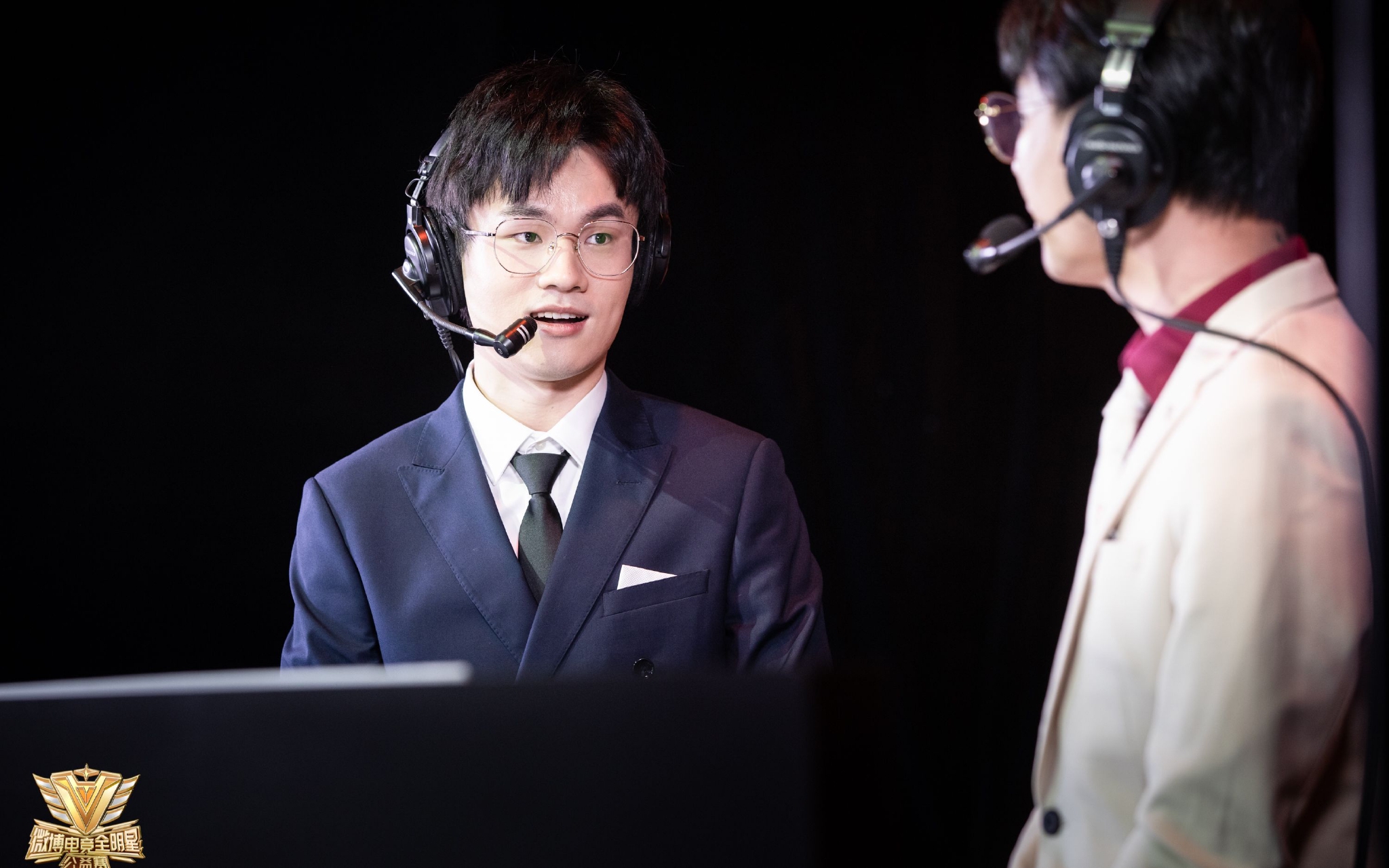 瓶子(左)是kpl最早的官方解说之一.受访者供图