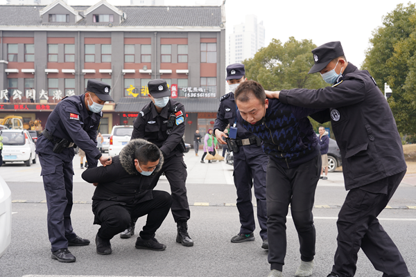 姜堰公安开展"筑堰行动"重大警情实战处置演练|姜堰市|公安|疫情_新浪