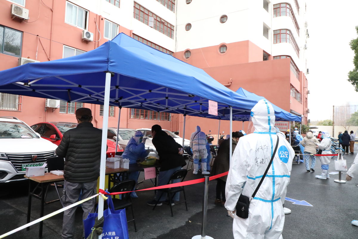 上海战"疫":老社区民警和战友们的防疫"逆行"|防疫|民警|上海市_新浪