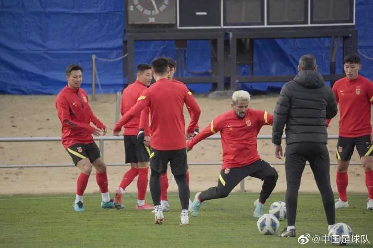 只有取胜一条路！世预赛国足VS日本队首发阵容出炉休闲区蓝鸢梦想 - Www.slyday.coM