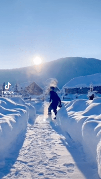 95后女孩“冰雪功夫”火到海外，全民冰雪热情引TikTok网友围观休闲区蓝鸢梦想 - Www.slyday.coM