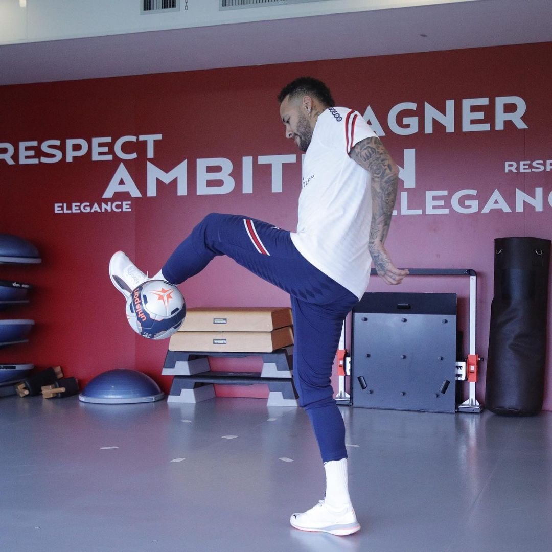 积极恢复训练内马尔晒照不要停下脚步