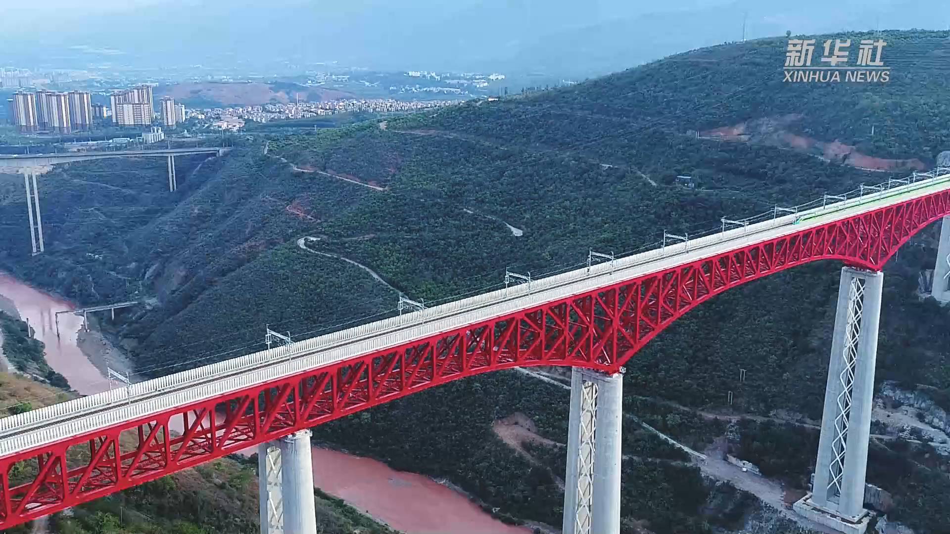 新春走基层|"空中舞者"——中老铁路元江双线特大桥"诊疗师"|大桥