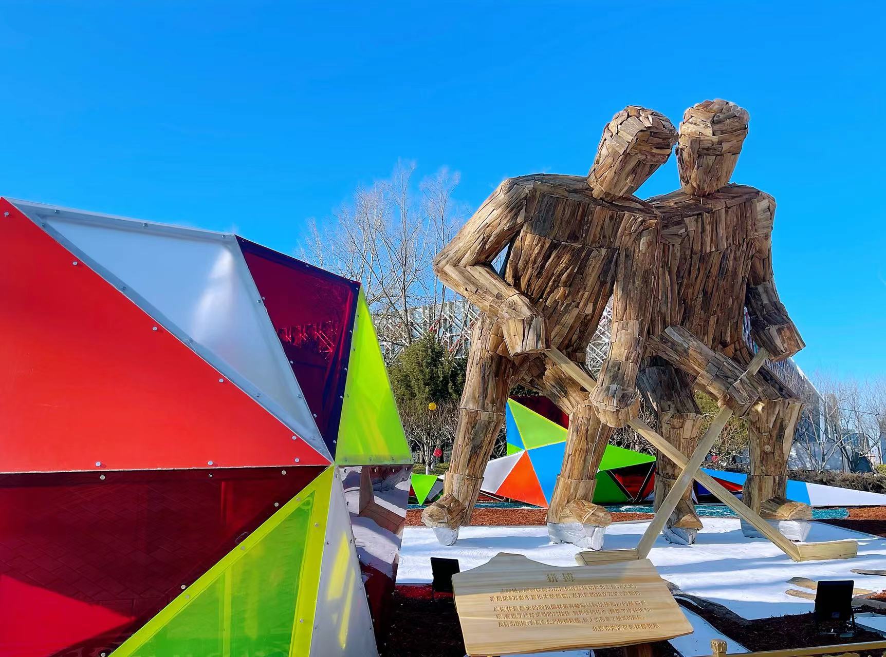 6米高冰球运动员长这样国内最大冬奥地景作品亮相