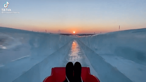 95后女孩“冰雪功夫”火到海外，全民冰雪热情引TikTok网友围观休闲区蓝鸢梦想 - Www.slyday.coM