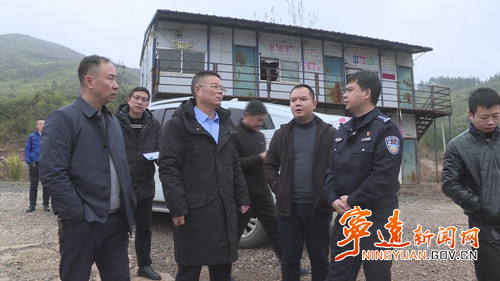 宁远:欧阳国春开展春节走访慰问并检查道路交通安全工