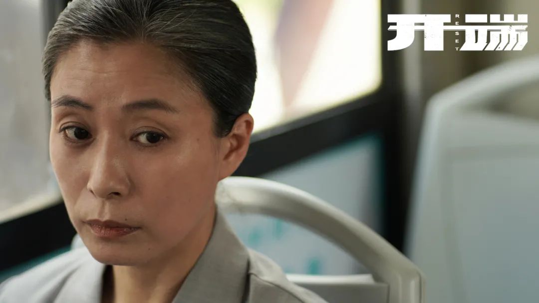 人到中年爆红的锅姨