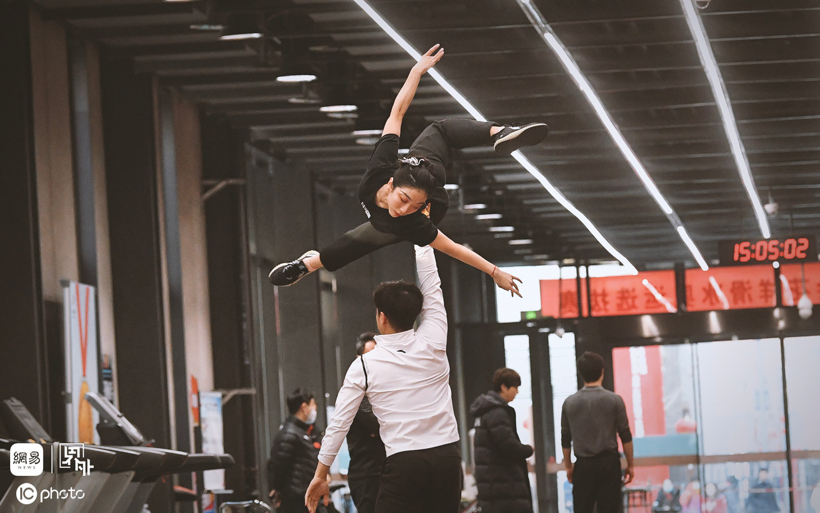 动作优美行云流水强