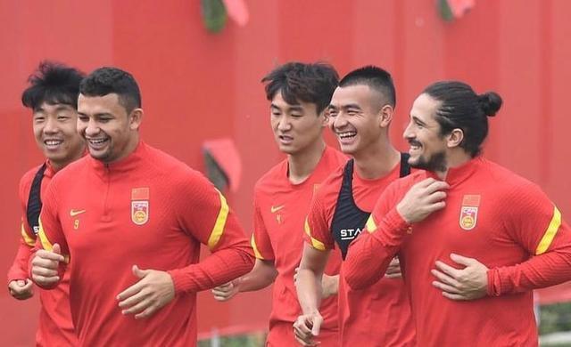 国足新消息,洛国富敢作敢当,说出3个原因,李霄鹏果然没看错人休闲区蓝鸢梦想 - Www.slyday.coM 国足新消息,洛国富敢作敢当,说出3个原因,李霄鹏果然没看错人休闲区蓝鸢梦想 - Www.slyday.coM