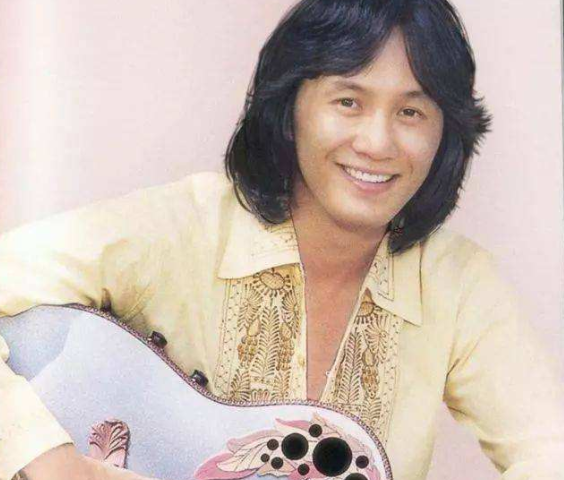 被谭咏麟称为大哥大,叫刘德华为小弟弟,许冠杰到底有多牛?休闲区蓝鸢梦想 - Www.slyday.coM 被谭咏麟称为大哥大,叫刘德华为小弟弟,许冠杰到底有多牛?休闲区蓝鸢梦想 - Www.slyday.coM