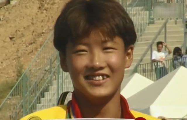 跳水女皇伏明霞近况:70岁丈夫当上董事长,3个孩子是她的骄傲休闲区蓝鸢梦想 - Www.slyday.coM 跳水女皇伏明霞近况:70岁丈夫当上董事长,3个孩子是她的骄傲休闲区蓝鸢梦想 - Www.slyday.coM