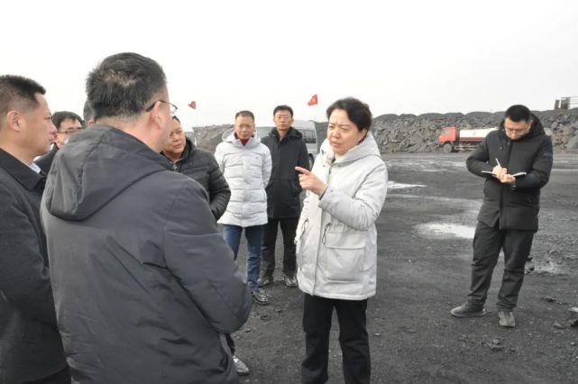 山西河曲县长徐晓兰莅临猫儿沟煤矿调研指导工作