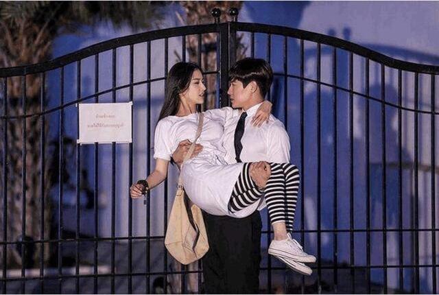 难怪电视剧中"公主抱"男演员都面不改色,镜头拉远后,笑出猪叫|公主|男