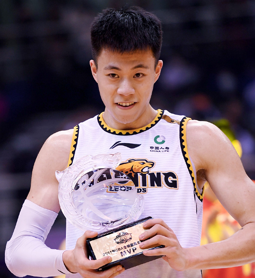 张镇麟迎23岁生日!辽篮祝福太暖心,有望成中国男篮领军人物