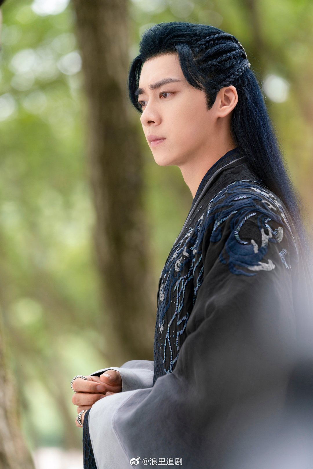 在小浪的专访中回应如何看待粉丝泥塑他