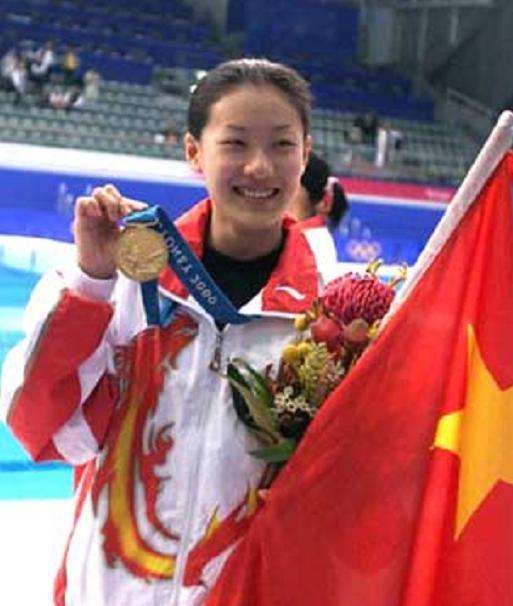 跳水女皇伏明霞近况:70岁丈夫当上董事长,3个孩子是她的骄傲休闲区蓝鸢梦想 - Www.slyday.coM 跳水女皇伏明霞近况:70岁丈夫当上董事长,3个孩子是她的骄傲休闲区蓝鸢梦想 - Www.slyday.coM