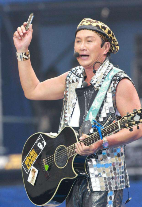 被谭咏麟称为大哥大,叫刘德华为小弟弟,许冠杰到底有多牛?休闲区蓝鸢梦想 - Www.slyday.coM 被谭咏麟称为大哥大,叫刘德华为小弟弟,许冠杰到底有多牛?休闲区蓝鸢梦想 - Www.slyday.coM