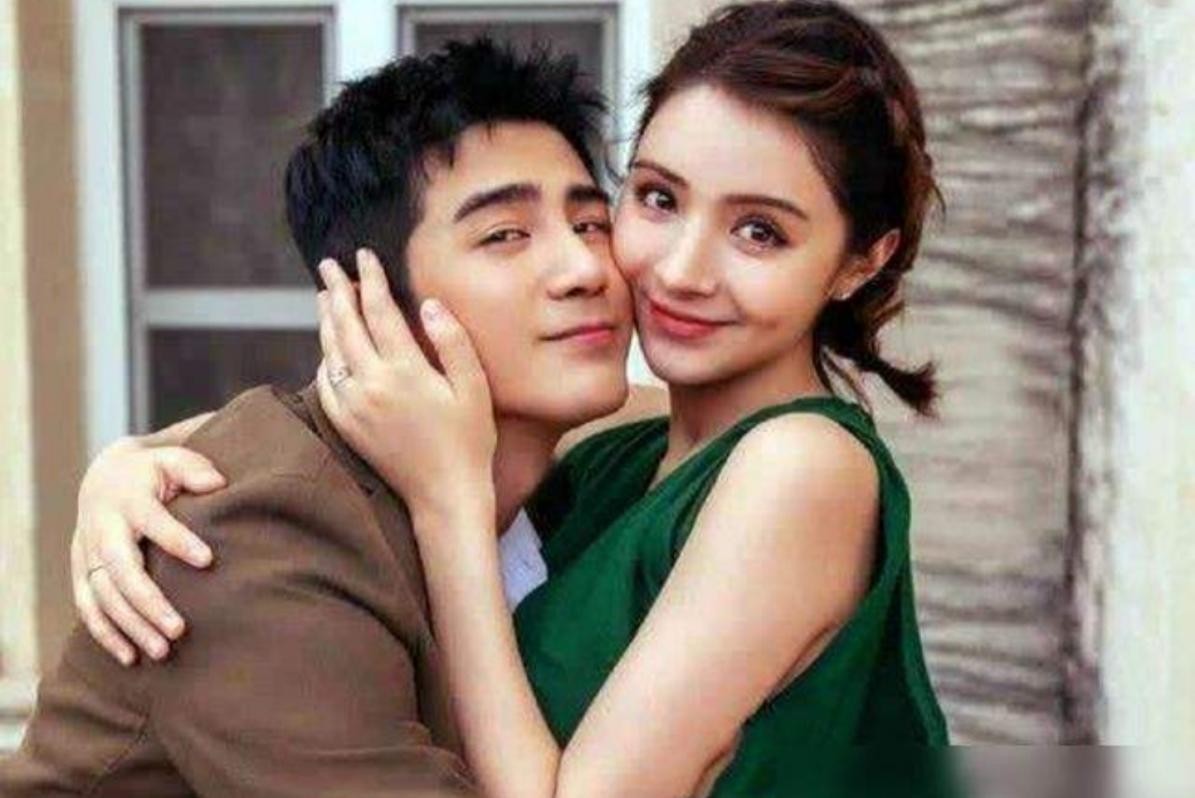 姜潮全家逛画展2岁丹尼尔五官精致似混血一家子合影颜值太高