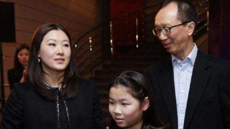 跳水女皇伏明霞近况:70岁丈夫当上董事长,3个孩子是她的骄傲休闲区蓝鸢梦想 - Www.slyday.coM 跳水女皇伏明霞近况:70岁丈夫当上董事长,3个孩子是她的骄傲休闲区蓝鸢梦想 - Www.slyday.coM