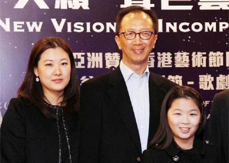 跳水女皇伏明霞近况:70岁丈夫当上董事长,3个孩子是她的骄傲休闲区蓝鸢梦想 - Www.slyday.coM 跳水女皇伏明霞近况:70岁丈夫当上董事长,3个孩子是她的骄傲休闲区蓝鸢梦想 - Www.slyday.coM