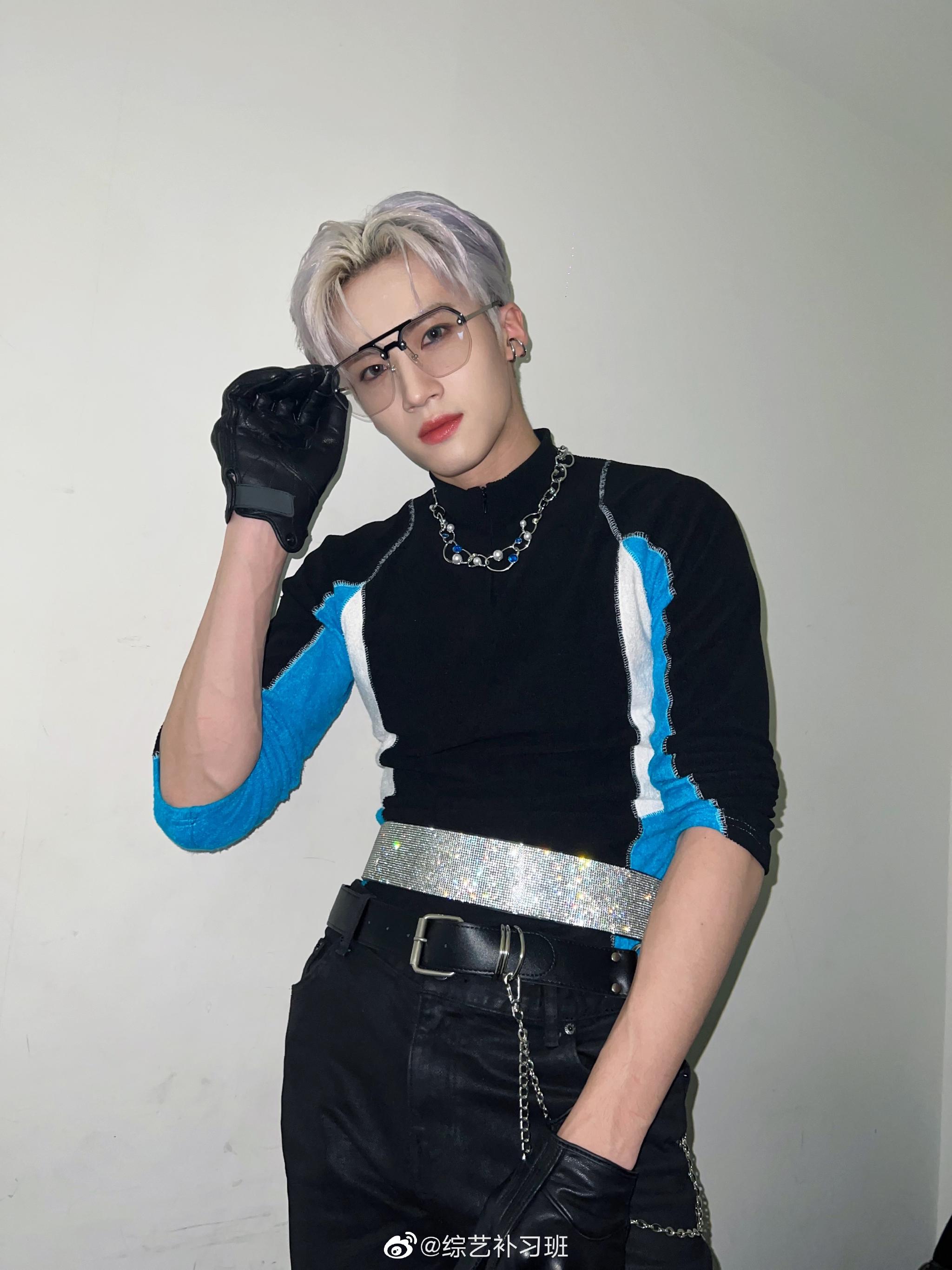 闫桉发博说谢谢粉丝支持继续加油怎么会呢