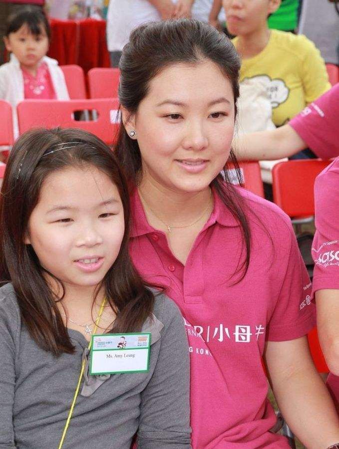 跳水女皇伏明霞近况:70岁丈夫当上董事长,3个孩子是她的骄傲休闲区蓝鸢梦想 - Www.slyday.coM 跳水女皇伏明霞近况:70岁丈夫当上董事长,3个孩子是她的骄傲休闲区蓝鸢梦想 - Www.slyday.coM