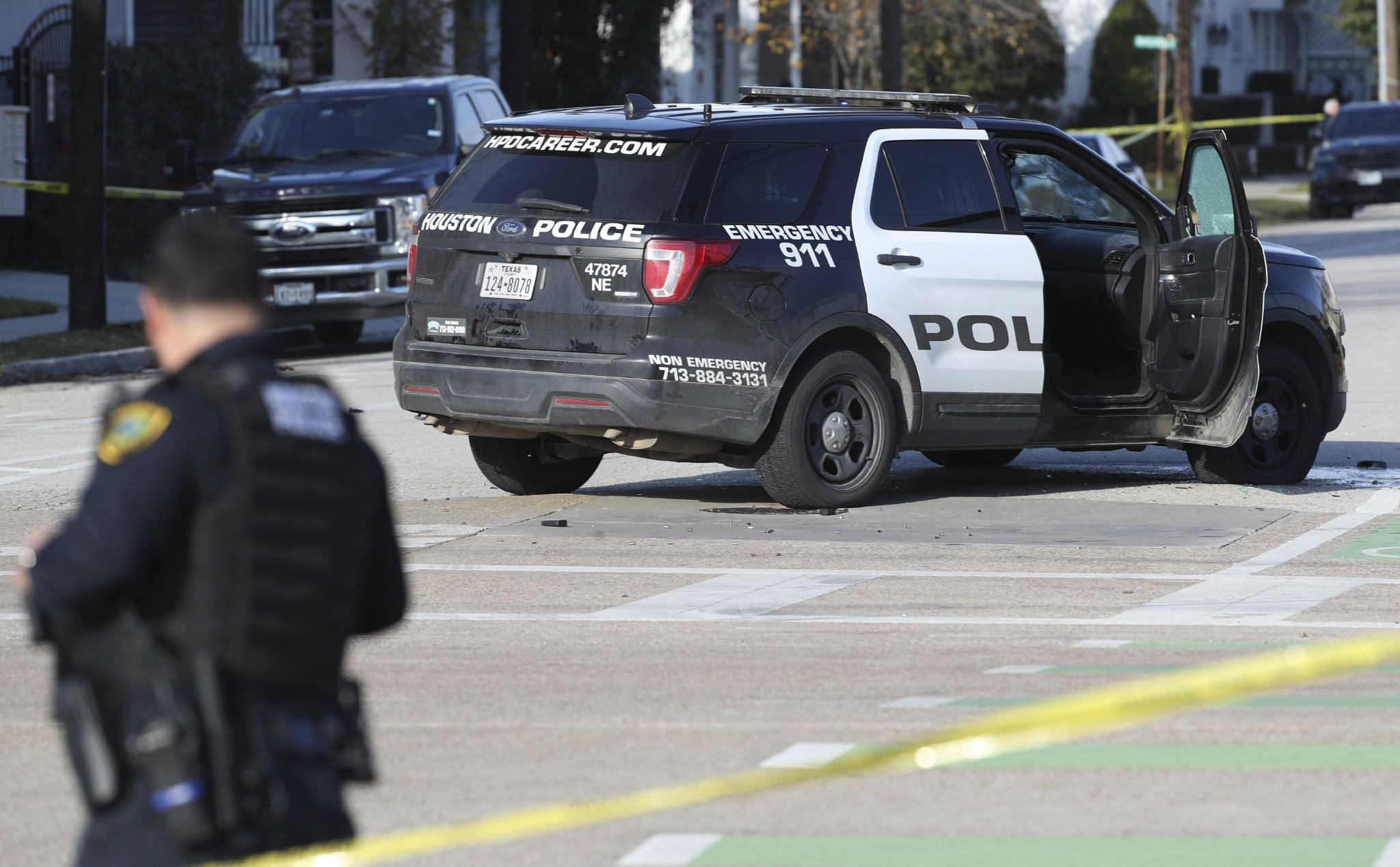 美国休斯敦三名警察遭枪击