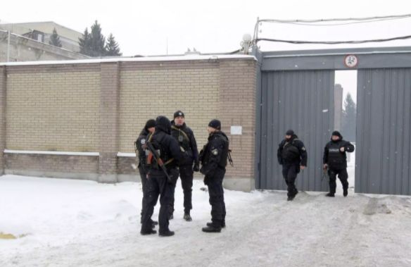 乌克兰一军工厂发生枪击案，美国此前称俄将“为入侵制造事件”休闲区蓝鸢梦想 - Www.slyday.coM