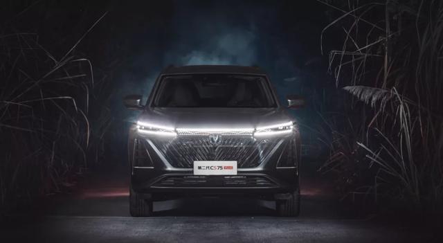 12.79万起，标配爱信8AT，第二代CS75PLUS到底有多强？休闲区蓝鸢梦想 - Www.slyday.coM