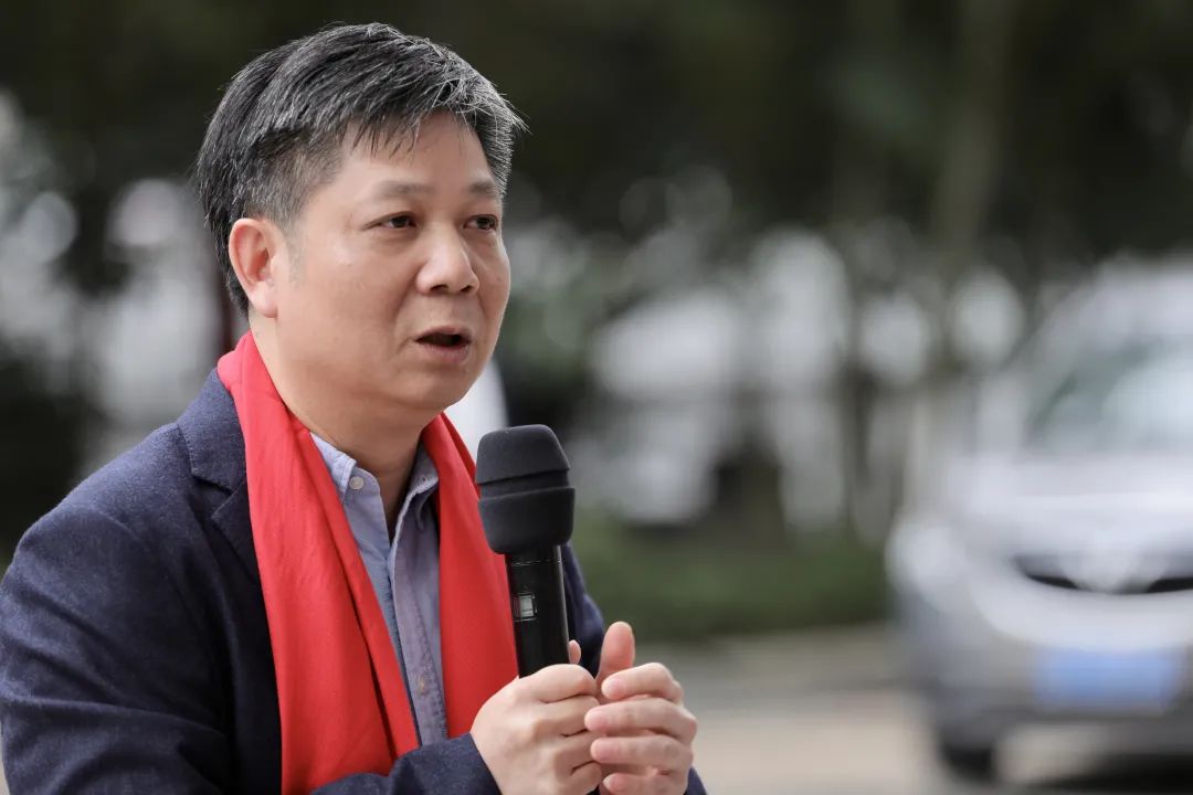 总编辑曾少华发表讲话△广东广播电视台冬奥会前方记者代表央金发表