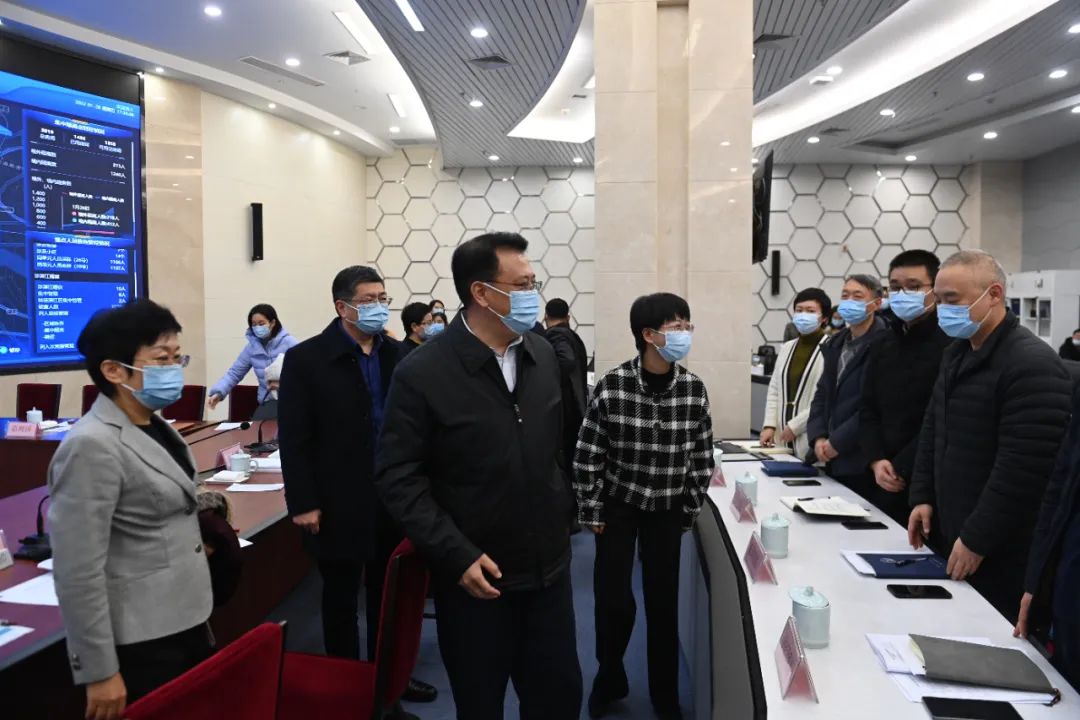 1月28日，省委书记袁家军到杭州上城区疫情防控指挥部，听取疫情防控工作汇报。