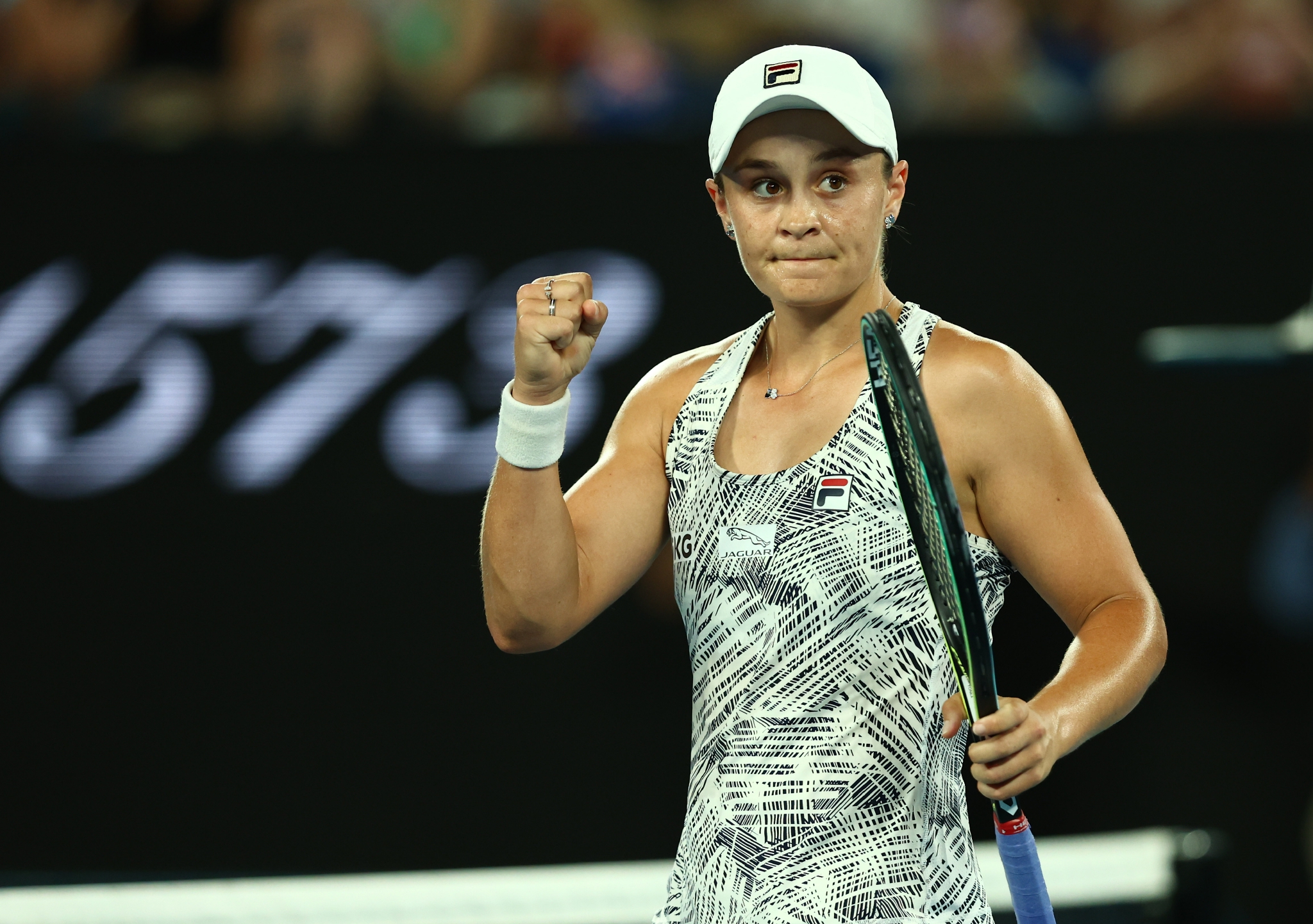 身为头号种子的阿什莉·巴蒂在3比2之后连赢9局,以6比2,6比