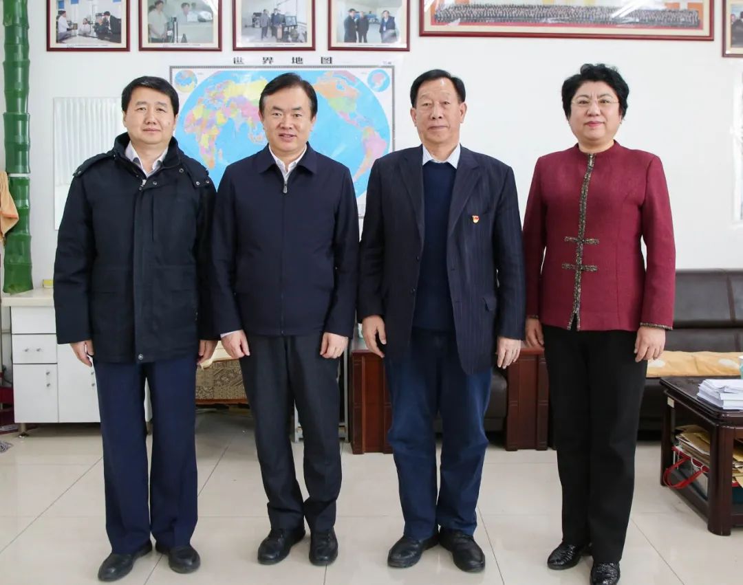 杨华民简要介绍了学校科研产业工作发展情况,表示学校将充分发挥学科