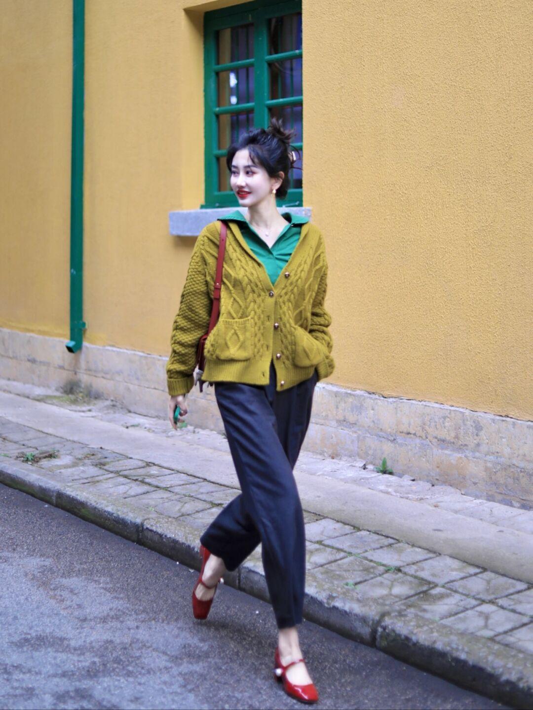 新年穿“毛衣”才洋气，单穿叠穿都好看，让你演绎不费劲的高级休闲区蓝鸢梦想 - Www.slyday.coM