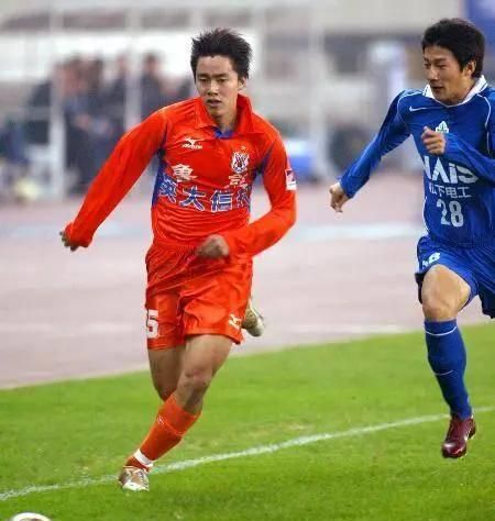 鲁能足校优秀毕业生之昔日最佳右后卫矫喆