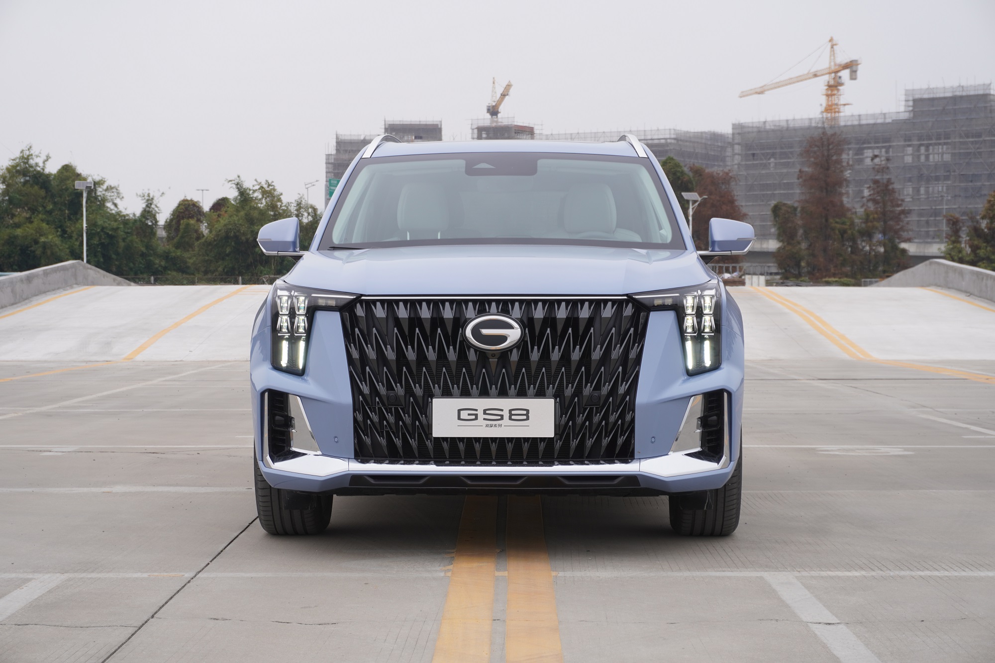 车长超5米配丰田混动实拍全新第二代传祺gs8