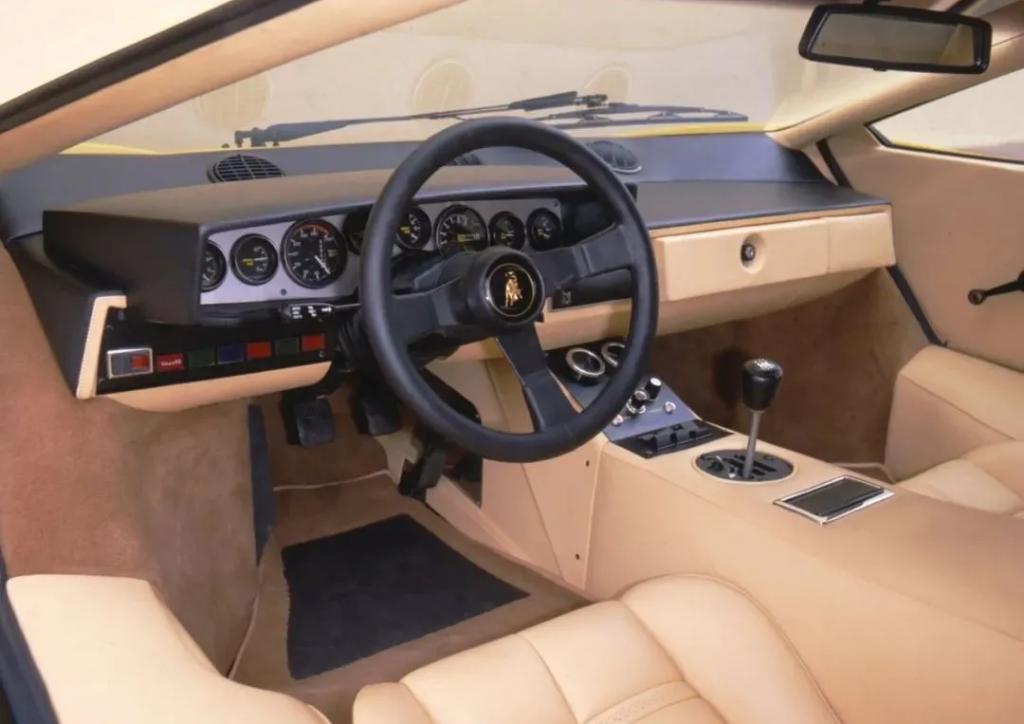 Lpi 800 Rim 限量是残酷的 只有112台的兰博基尼Countach LPI 800-4开跑-新浪汽车