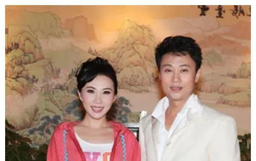 耿为华前妻郑佳嫁给了自己的偶像被他宠11年为何还要离婚