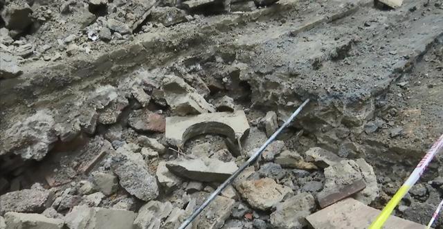 新业主装修直接把小区的绿化带挖了 旧业主们崩溃休闲区蓝鸢梦想 - Www.slyday.coM 新业主装修直接把小区的绿化带挖了 旧业主们崩溃休闲区蓝鸢梦想 - Www.slyday.coM