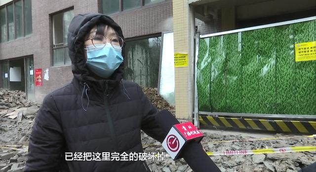 新业主装修直接把小区的绿化带挖了 旧业主们崩溃休闲区蓝鸢梦想 - Www.slyday.coM 新业主装修直接把小区的绿化带挖了 旧业主们崩溃休闲区蓝鸢梦想 - Www.slyday.coM