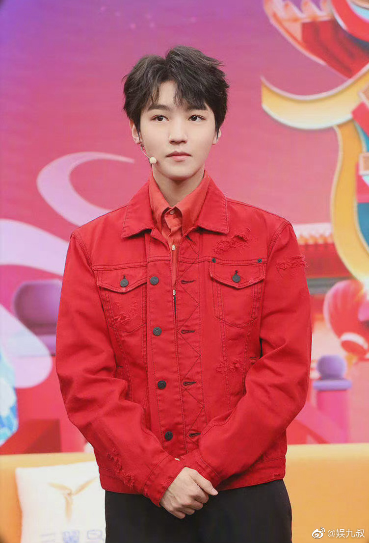 王俊凯春晚进行时预告照红衣小凯太可了