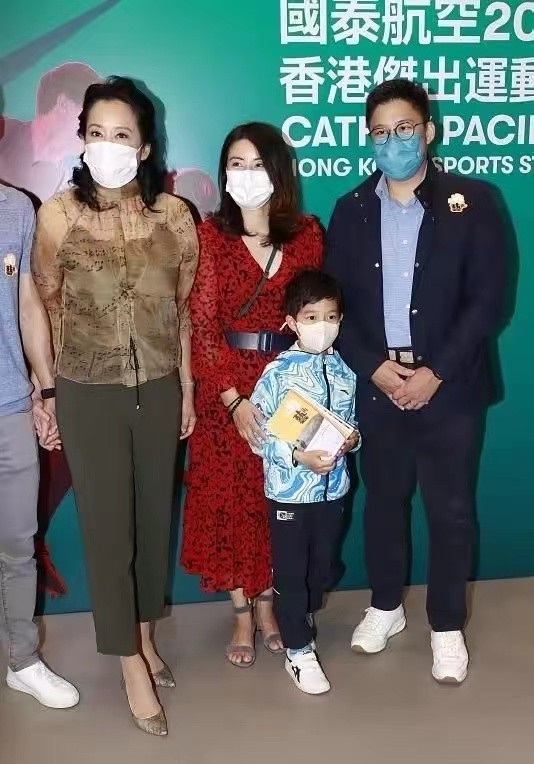 郭晶晶这次造型好惊艳！穿中国红为冬奥会加油，罕见高调一回休闲区蓝鸢梦想 - Www.slyday.coM