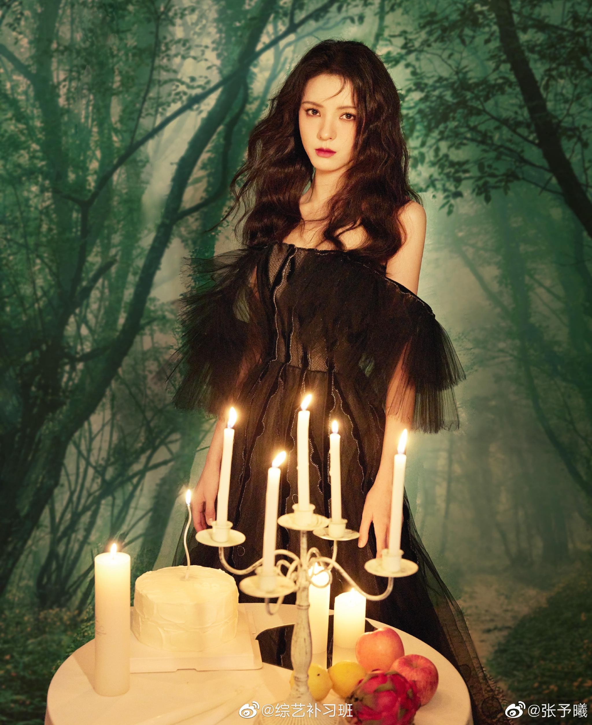 张予曦生日快乐～姐姐微博发送了一组身穿黑色礼服裙的大片呢|张予曦