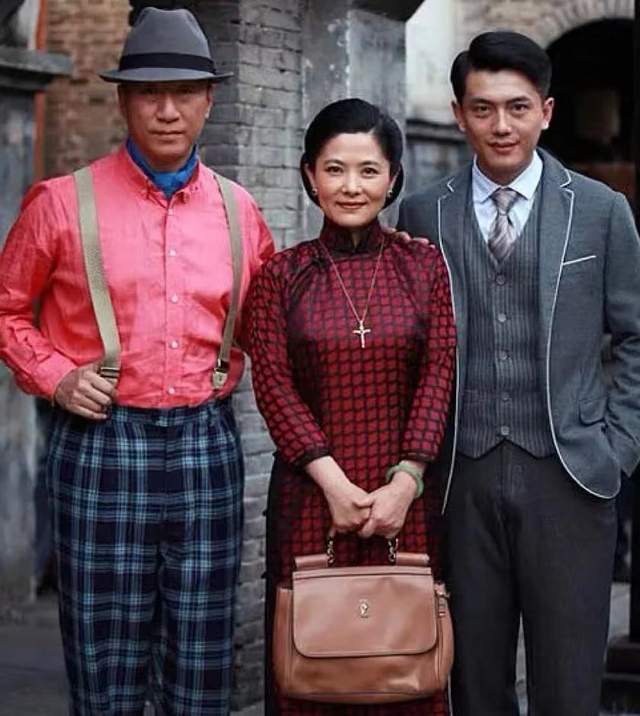 聊天记录疯传,转账记录曝光,女网友称演员李亭哲骗她45万后消失__财经