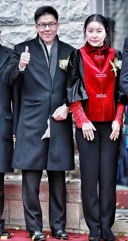 郭晶晶这次造型好惊艳！穿中国红为冬奥会加油，罕见高调一回休闲区蓝鸢梦想 - Www.slyday.coM