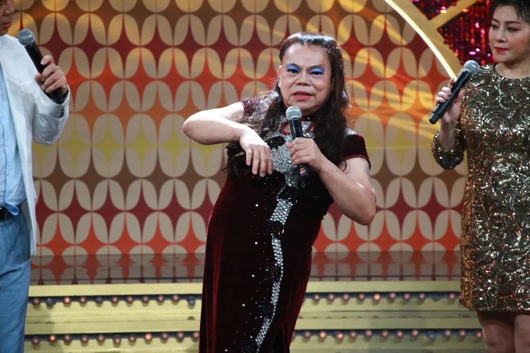 2017年9月,蔡头还遭到"红顶艺人歌舞团"灯光师兼外场经理的杨姓前员工