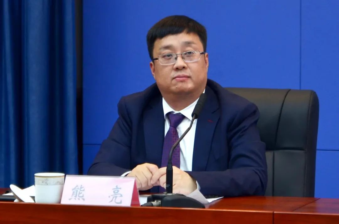 熊亮先容干系情况 龚浩月 摄