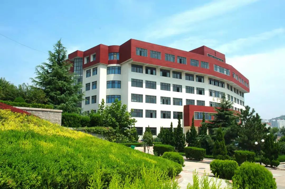 春华秋实照亮未来校党委书记胡金焱写在青岛大学师范教育办学70周年之