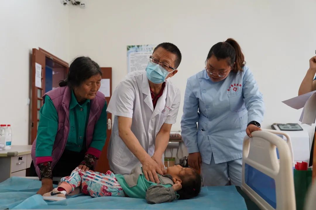 梁益建和团队义诊